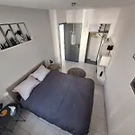 Avec Parking Apartment